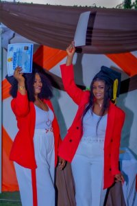 Liste de formations :  - Maquillage professionnel   - Coiffure   - Pédicure   - Création de bouquets de fleurs